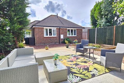 2 bedroom detached bungalow for sale, Kingsmead Avenue, Stubbinton, PO14