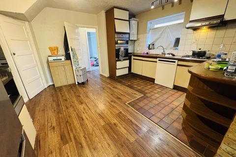 3 bedroom semi-detached house for sale, Hawtrey Avenue, Northolt