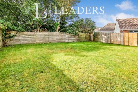 3 bedroom bungalow to rent, Eastoke Avenue, Hayling Island, PO11