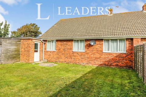 3 bedroom bungalow to rent, Eastoke Avenue, Hayling Island, PO11