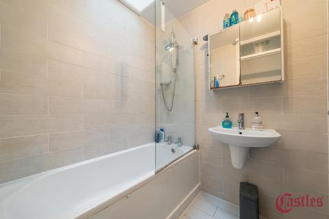 12 Knights Close, London, E9 6EW