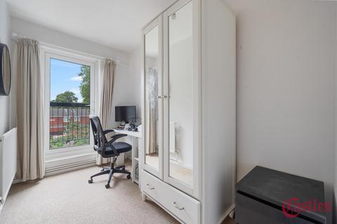 12 Knights Close, London, E9 6EW