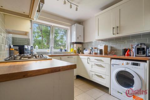 12 Knights Close, London, E9 6EW