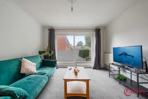 12 Knights Close, London, E9 6EW