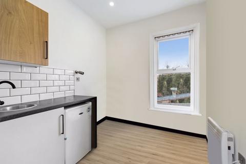 1 bedroom property to rent, High Street, Chatham