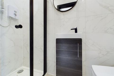 1 bedroom property to rent, High Street, Chatham