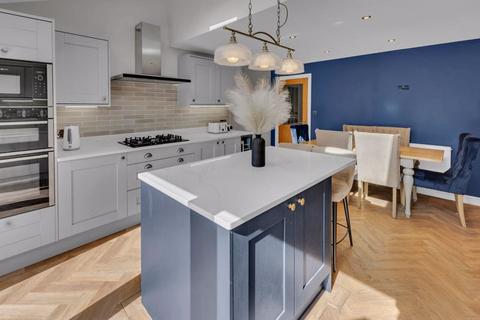 40 Bealcroft Close, Milnrow, Rochdale, OL16 3XD