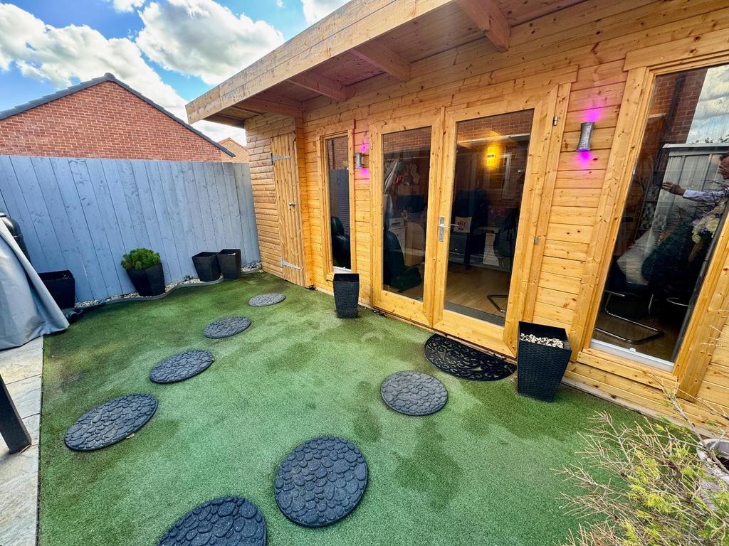 Office/Bar Rear Garden