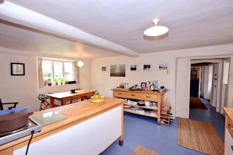 LH Kitchen 2 - .jpg