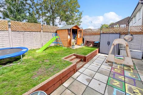37 Swallowdale, South Croydon, CR2 8SG