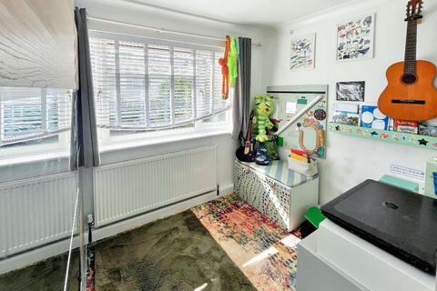 37 Swallowdale, South Croydon, CR2 8SG