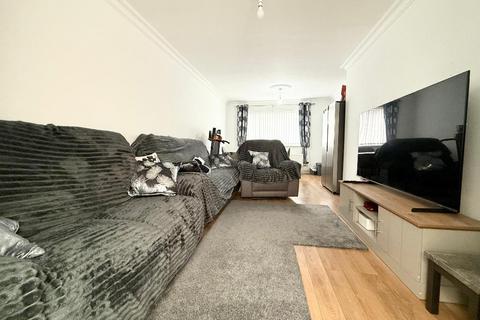 undefined, Waterslade Green, Icknield, Luton, Bedfordshire, LU3 2ER