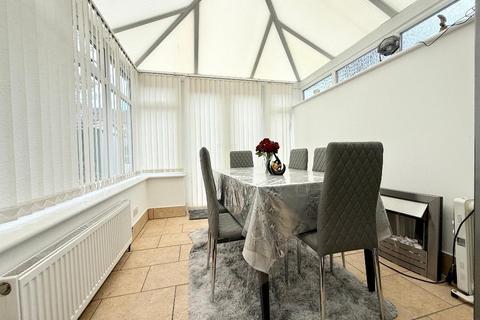 undefined, Waterslade Green, Icknield, Luton, Bedfordshire, LU3 2ER