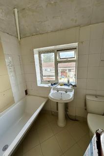 1 bedroom in a house share to rent, Hampshire Avenue, Slough, SL1 3AG