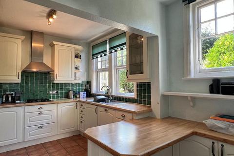 4 bedroom detached house for sale, Goring Road, Steyning, West Sussex, BN44 3GF