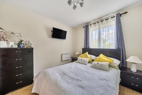 2 bedroom apartment for sale, Highwood Close, London