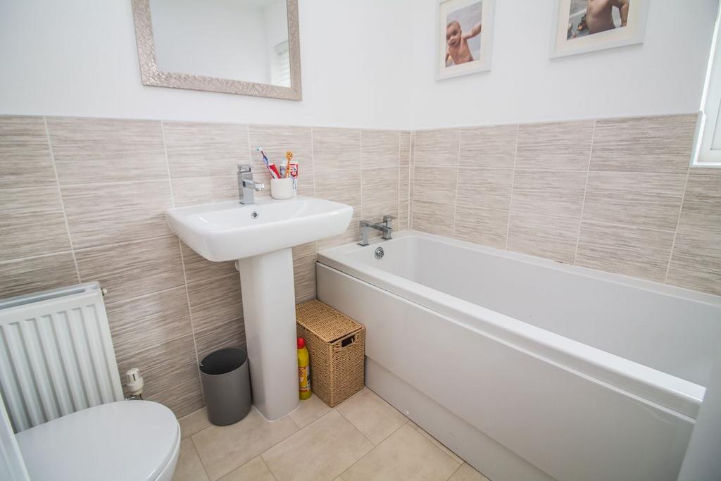 Family Bathroom.