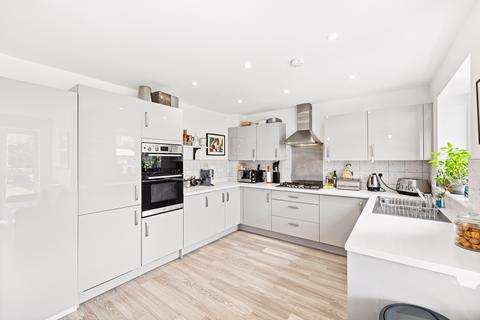 undefined, Reeves Crescent, Horley RH6