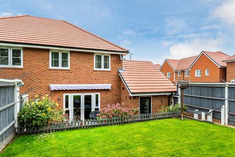 10 Hill Close, Edenbridge, TN8 6EF