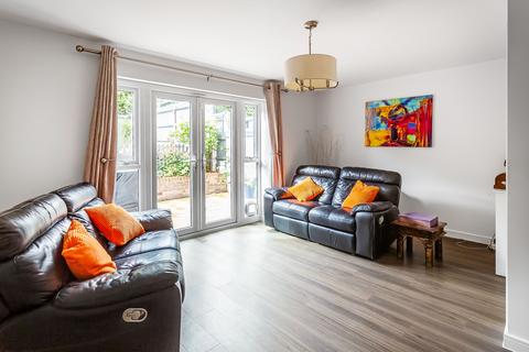 10 Hill Close, Edenbridge, TN8 6EF