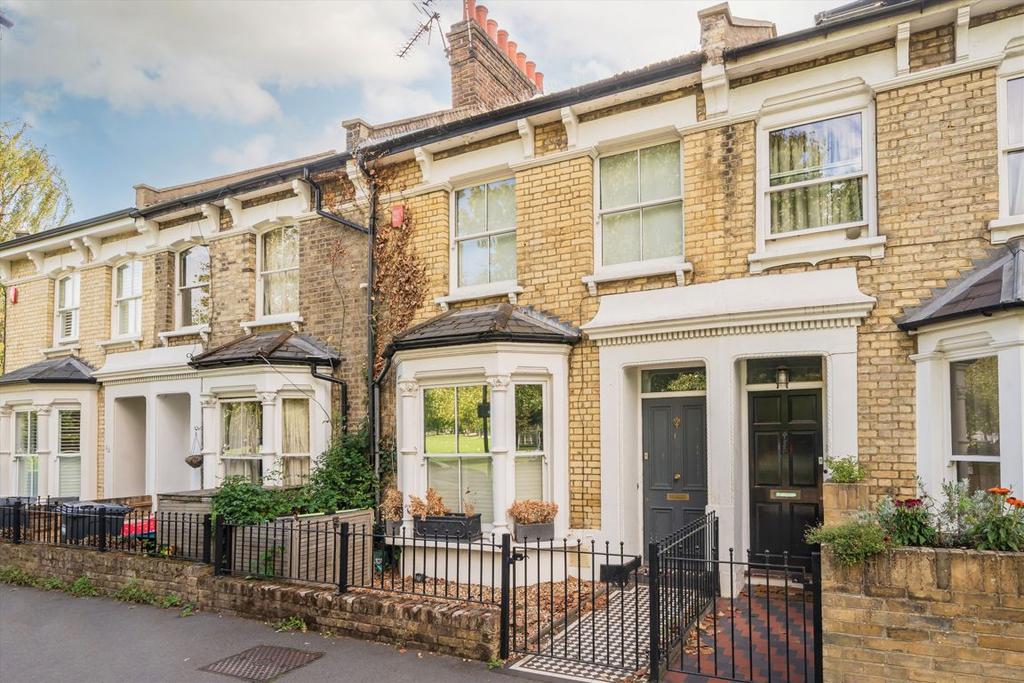 Chiswick Common Road, London W4 4 bed house - £4,498 pcm (£1,038 pw)