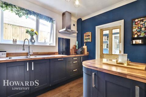 3 bedroom end of terrace house for sale, London Road South, Lowestoft