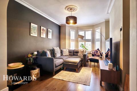 3 bedroom end of terrace house for sale, London Road South, Lowestoft