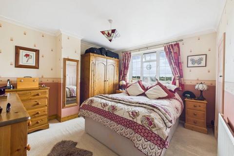 4 bedroom semi-detached house for sale, Chartridge Lane, Chesham, Buckinghamshire, HP5