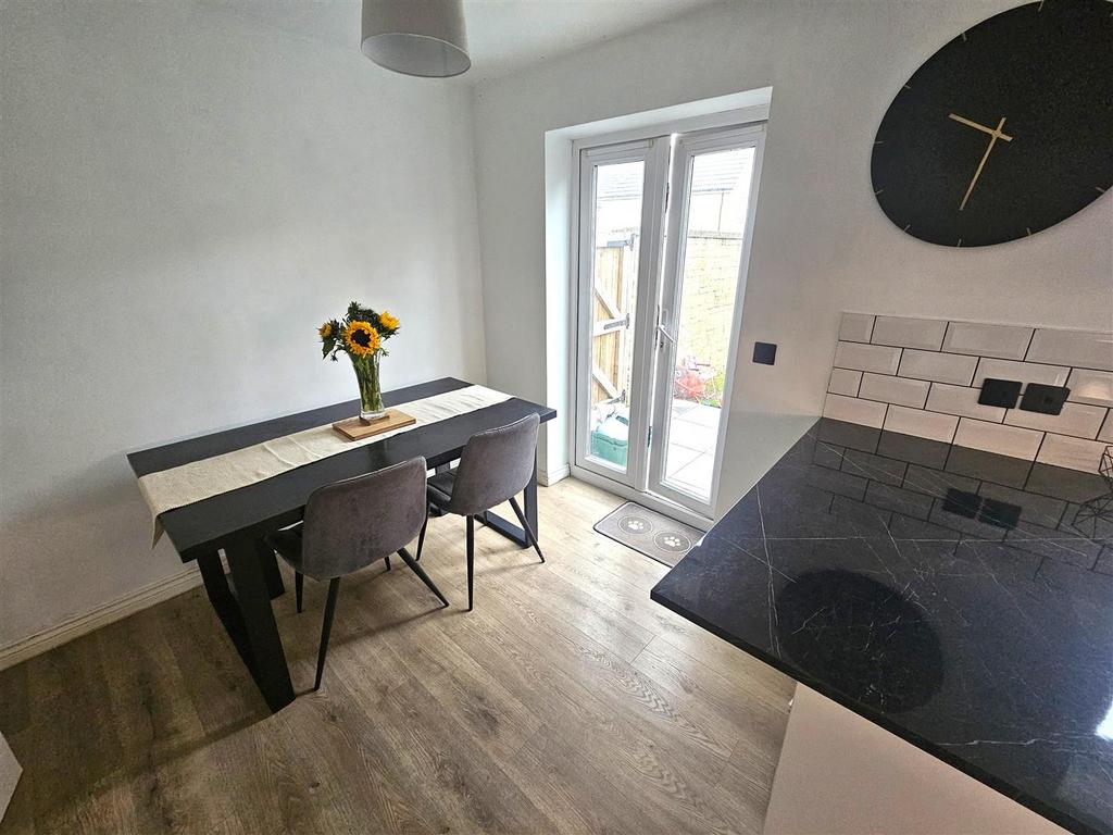 Dining Area.jpg