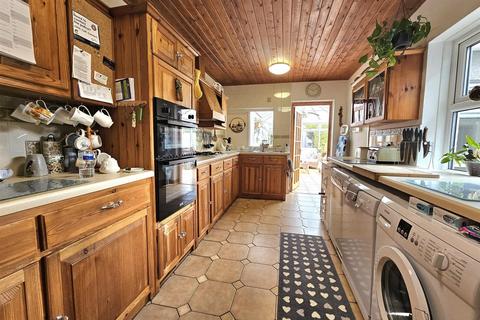 3 bedroom semi-detached house for sale, Elmbridge Road, Gloucester