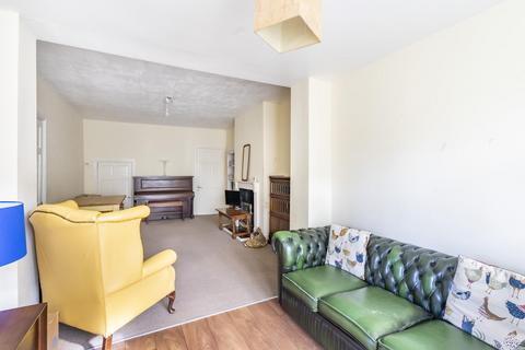 18 Constantine Avenue, York, YO10 3TA
