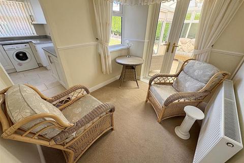 2 bedroom semi-detached bungalow for sale, Foxhill, Grimsby, N.E. Lincs, DN37 9QL