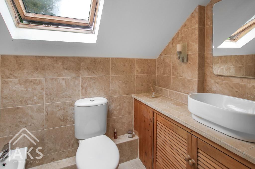 Bed 1 en-suite