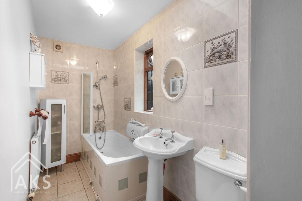 Annexe bathroom