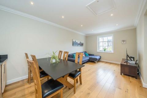2 bedroom flat for sale, Lower Square, Old Isleworth TW7