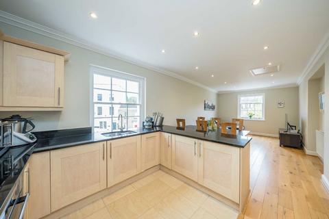 2 bedroom flat for sale, Lower Square, Old Isleworth TW7