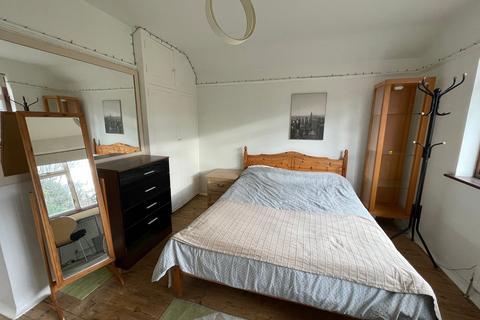 1 bedroom in a house share to rent, Forty Avenue, Wembley Park, HA9