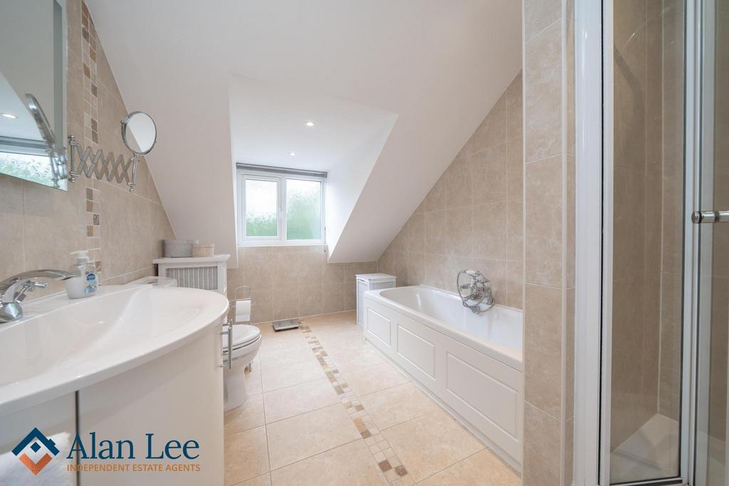 Bed One Ensuite