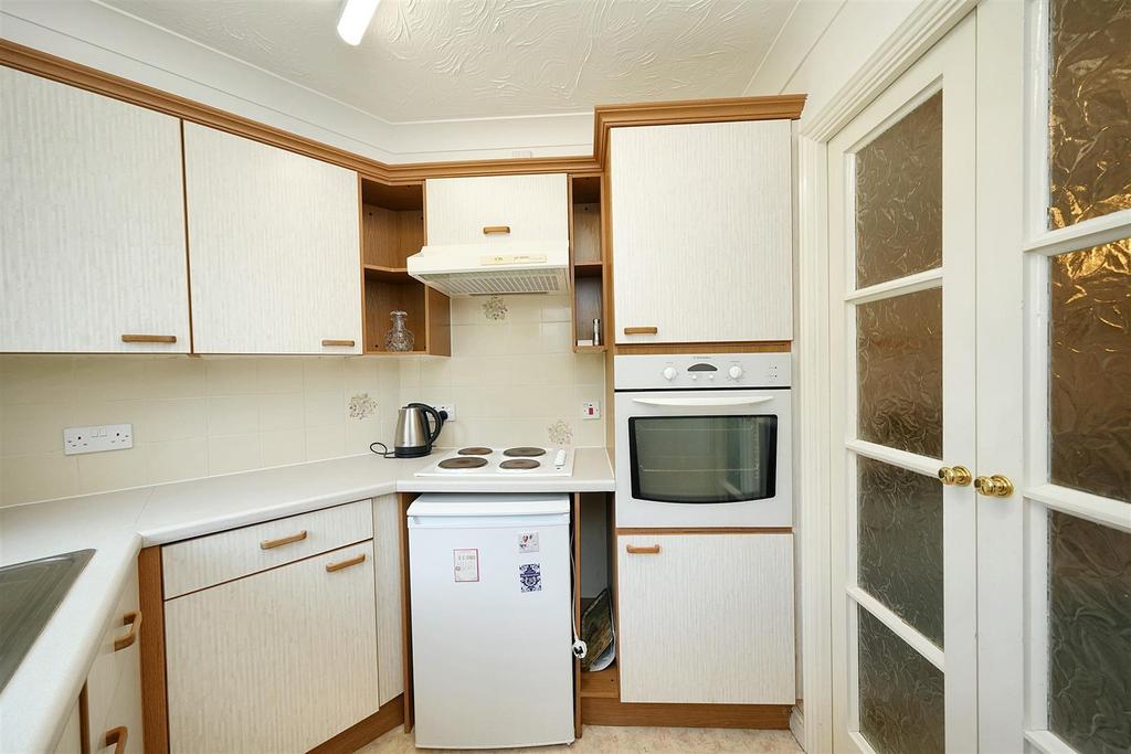 Kitchen2.jpg