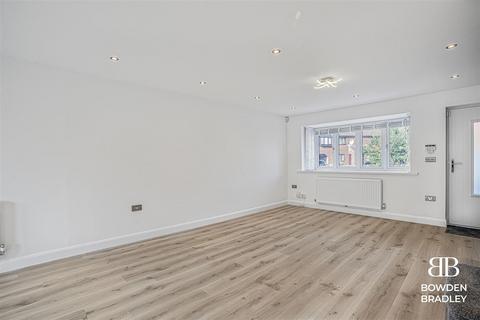4 bedroom semi-detached house for sale, Allhallows Road, Beckton
