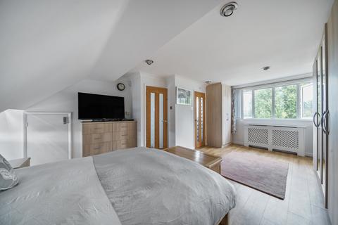 11 Pitfold Road, London, SE12 9JB