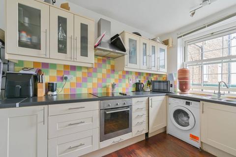 2 bedroom flat for sale, Worsopp Drive, Clapham Common South Side, Clapham, SW4