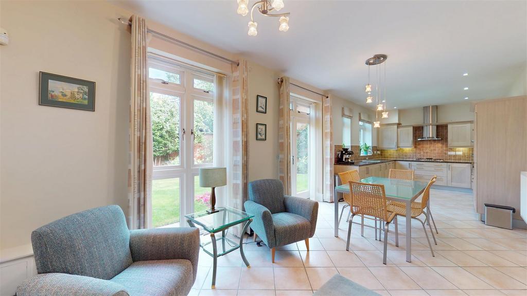 Kitchen/family/breakfast room