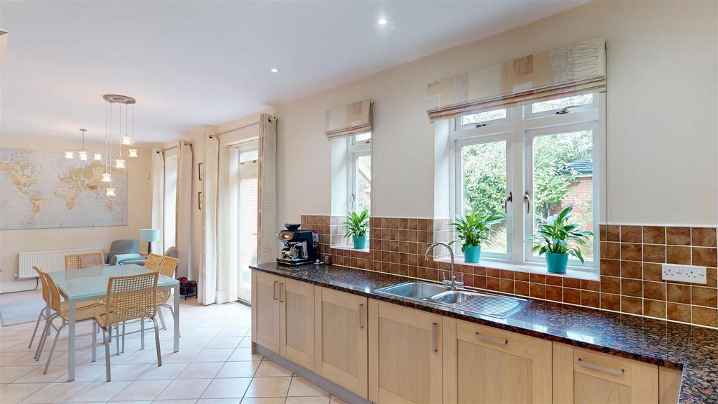 Kitchen/family/breakfast room