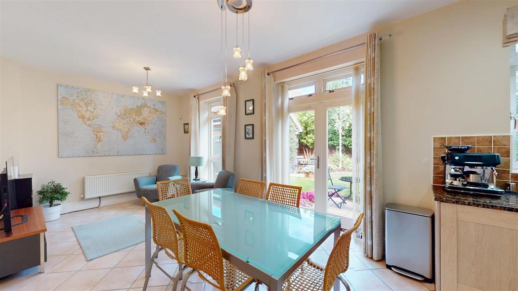 Kitchen/family/breakfast room