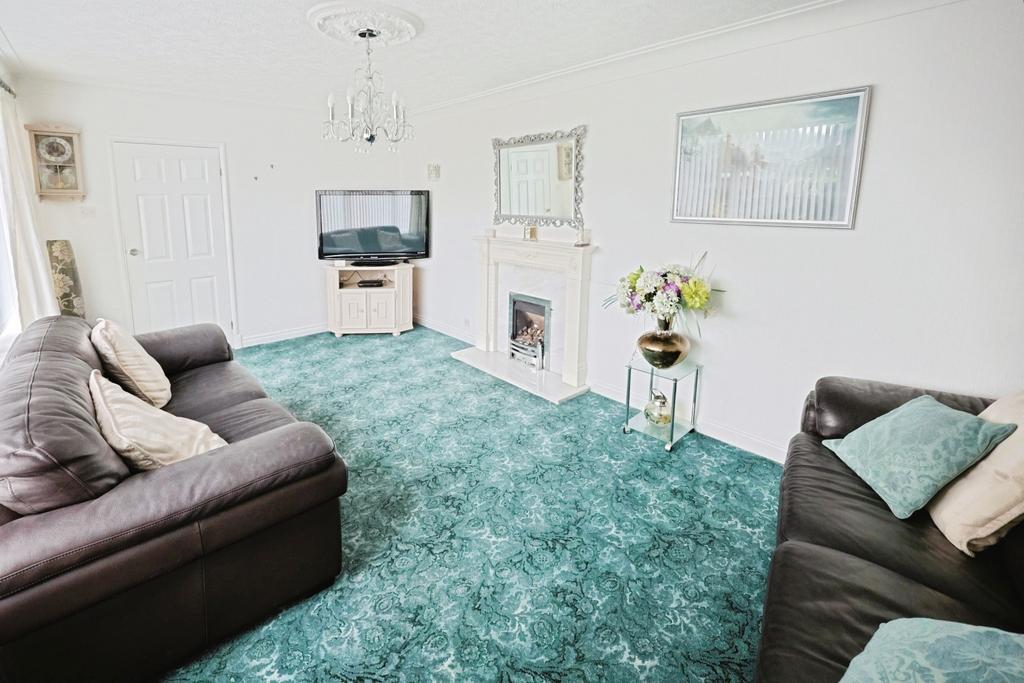 Pbox-living room-335449.JPG