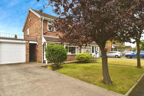 3 bedroom semi-detached house for sale, Overstrand Drive, Sutton-On-Hull, Hull