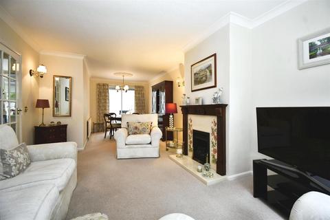 3 bedroom semi-detached house for sale, Overstrand Drive, Sutton-On-Hull, Hull