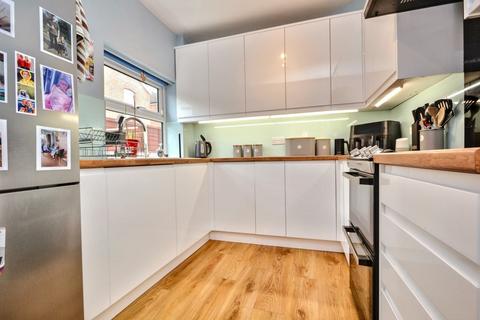 2 bedroom end of terrace house for sale, Salisbury
