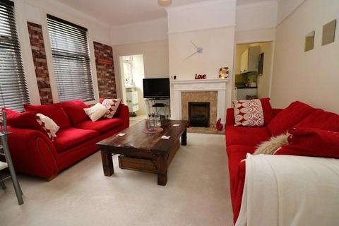 2 bedroom apartment for sale, Ramuz Drive, Westcliff-on-Sea, Essex, SS0